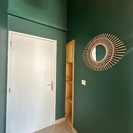 Appartement Avec Vue Sur L Eglise Des Saintes Ngoại thất bức ảnh
