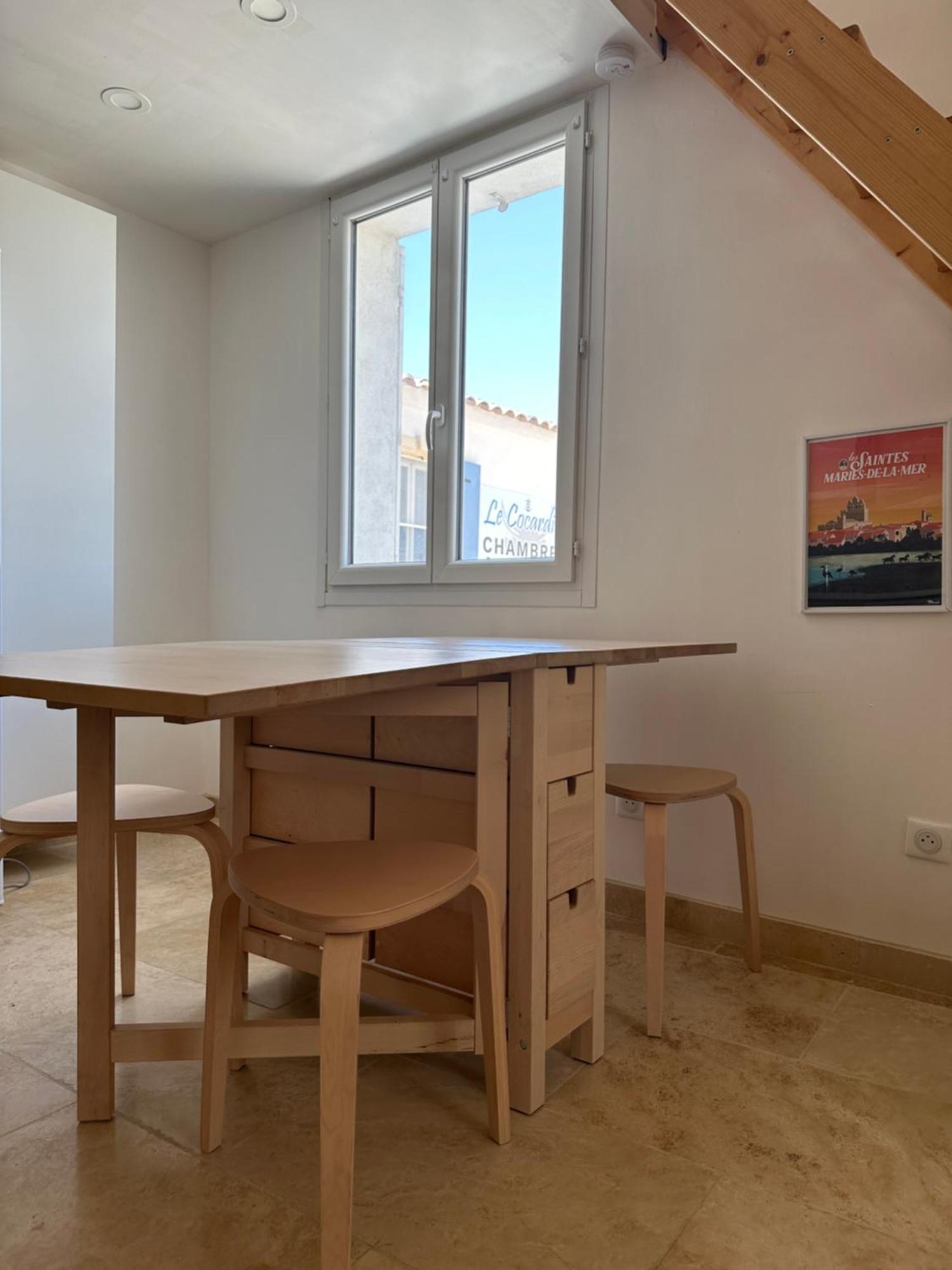 Appartement Avec Vue Sur L Eglise Des Saintes Ngoại thất bức ảnh