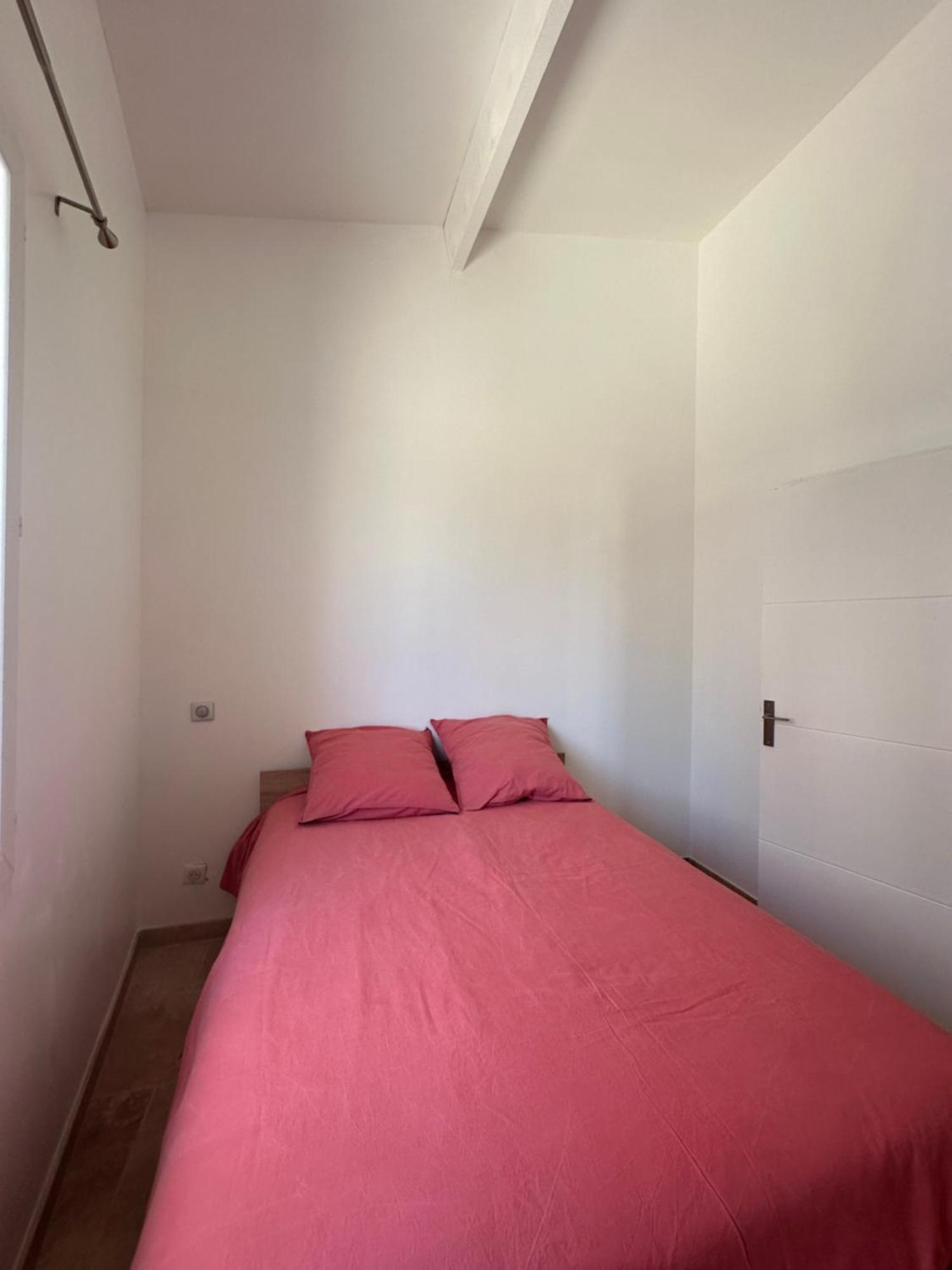 Appartement Avec Vue Sur L Eglise Des Saintes Ngoại thất bức ảnh