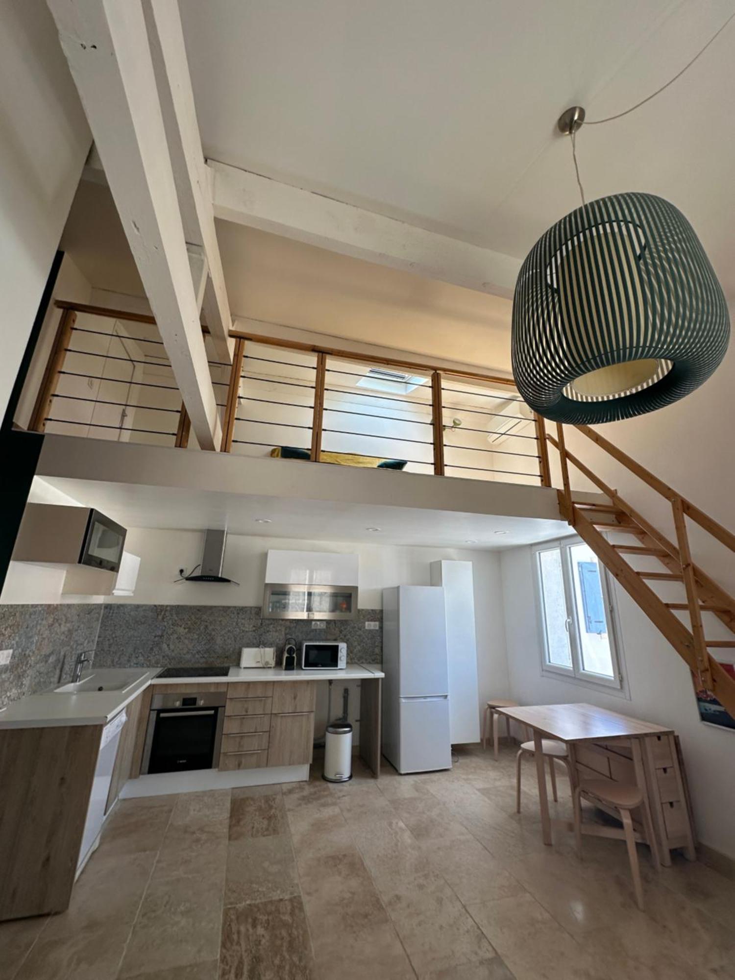 Appartement Avec Vue Sur L Eglise Des Saintes Ngoại thất bức ảnh