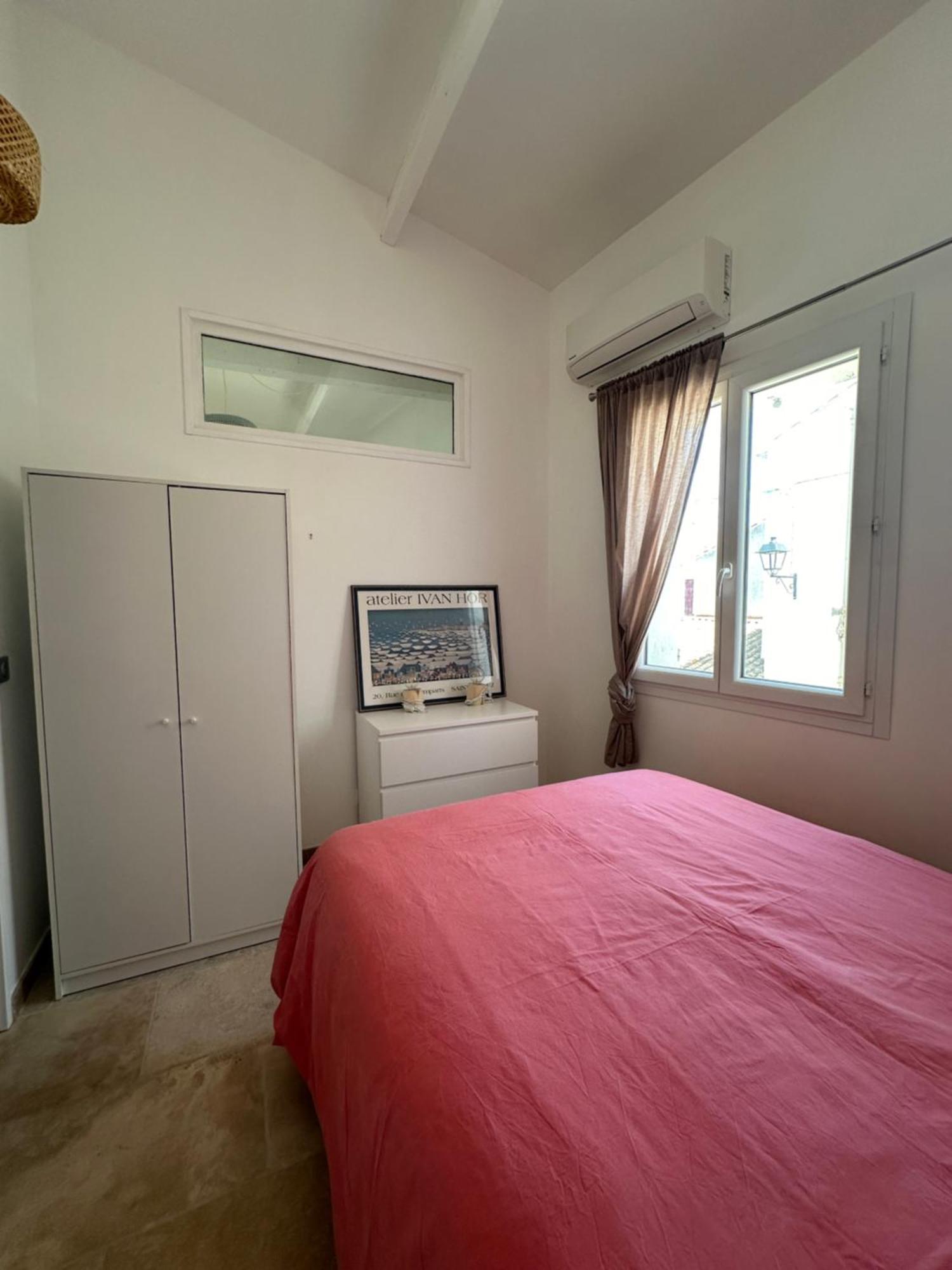 Appartement Avec Vue Sur L Eglise Des Saintes Ngoại thất bức ảnh