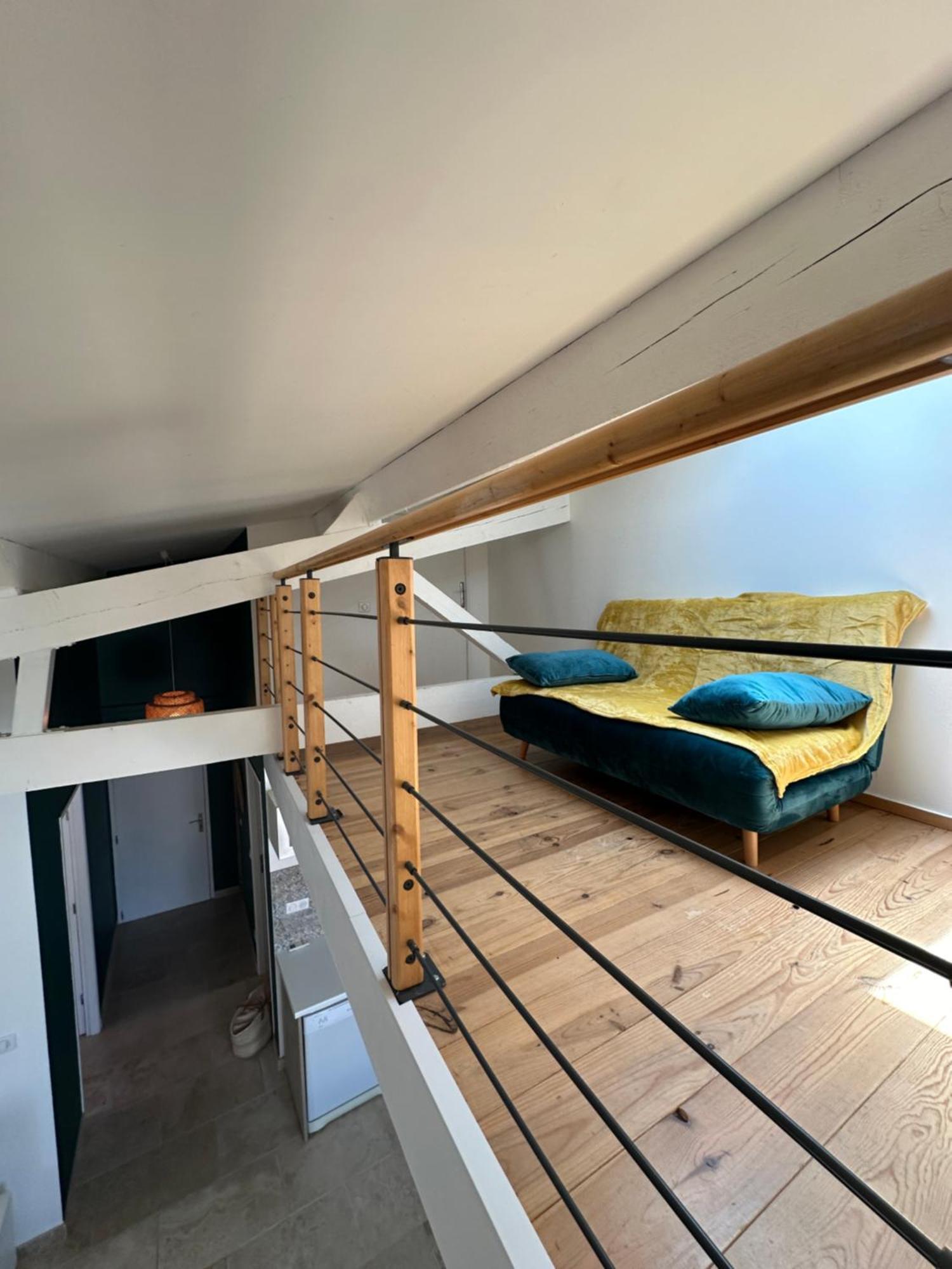 Appartement Avec Vue Sur L Eglise Des Saintes Ngoại thất bức ảnh