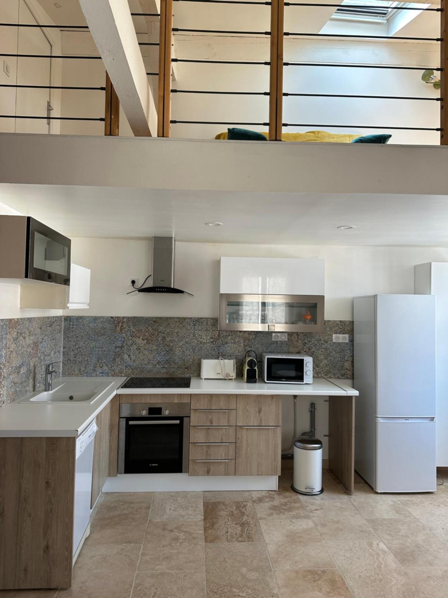 Appartement Avec Vue Sur L Eglise Des Saintes Ngoại thất bức ảnh