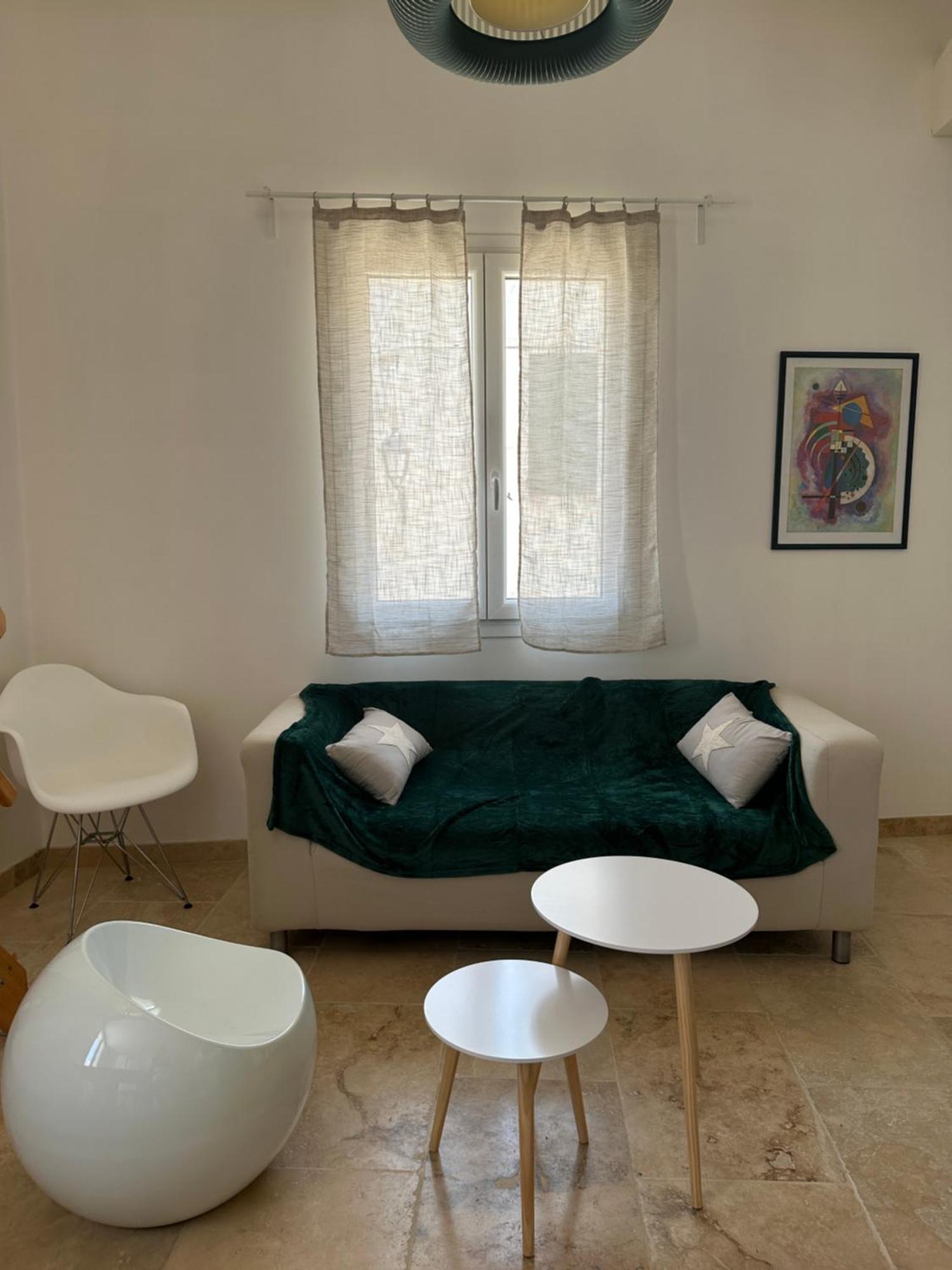 Appartement Avec Vue Sur L Eglise Des Saintes Ngoại thất bức ảnh